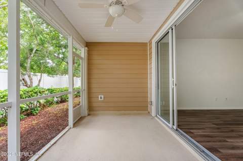 4156 Crownwood Drive, Jacksonville FL - photo 7 of 38