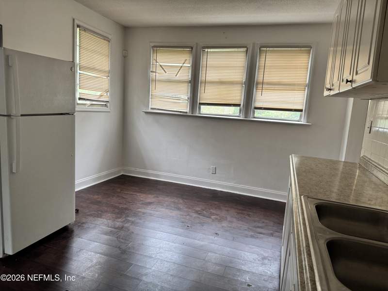 2 bedroom Single Family Residence at 9061 Monroe Avenue, Riverview, Jacksonville — photo 4