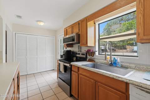 1220 S Lawrence Boulevard, Keystone Heights FL - photo 12 of 34