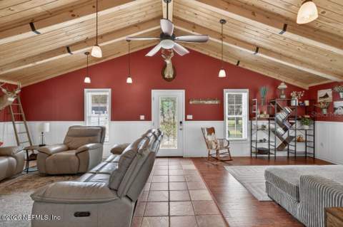121 Daren Drive, Palatka FL - photo 8 of 43
