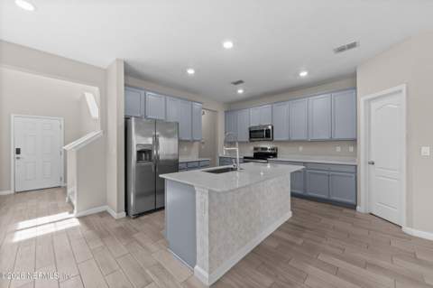 6384 Longleaf Branch Drive, Jacksonville FL - photo 7 of 37