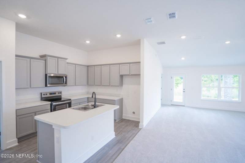 4 bedroom Single Family Residence at 8381 Helmsley Boulevard, Summerglen, Jacksonville — photo 5