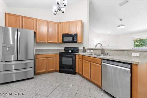 9454 Staplehurst Drive, Jacksonville FL - photo 8 of 28