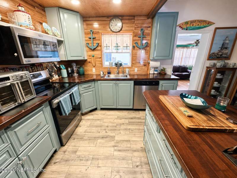 3 bedroom Single Family Residence at 7103 Wendy Circle, Tidewater Acres, Jacksonville — photo 3