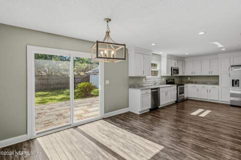 437 Hawaiian Terrace, Jacksonville FL - photo 9 of 35