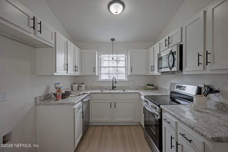 3 bedroom Single Family Residence at 12250 Cobblestone Circle, Cobblestone, Jacksonville — photo 3