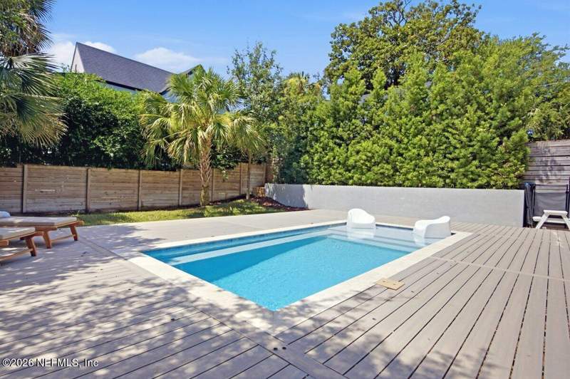 4 bedroom Single Family Residence at 370 8th Street, Atlantic Beach, Atlantic Beach — photo 2