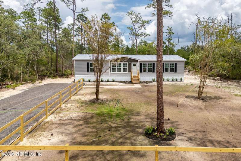 3 bedroom Mobile Home at 230 Redeye Road, Interlachen Lakes Estates, Florahome — photo 2