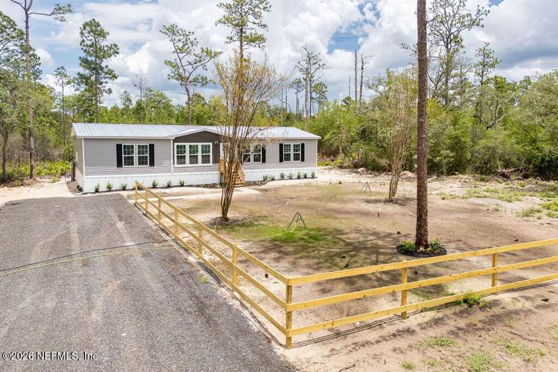 3 bedroom Mobile Home at 230 Redeye Road, Interlachen Lakes Estates, Florahome — photo 4
