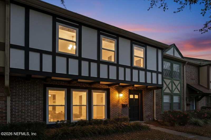 3 bedroom Townhouse at 8140 Sutton Place, Sutton Place, Jacksonville — photo 1