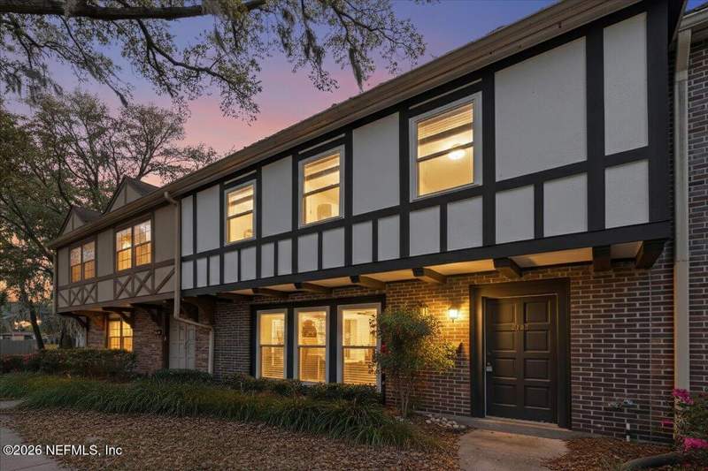 3 bedroom Townhouse at 8140 Sutton Place, Sutton Place, Jacksonville — photo 3