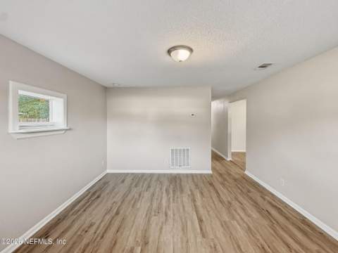 9753 Waynesboro Avenue, Jacksonville FL - photo 11 of 54