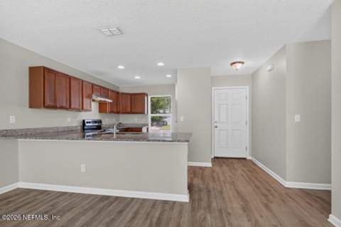 7082 Plymouth Grove Court, Jacksonville FL - photo 8 of 40