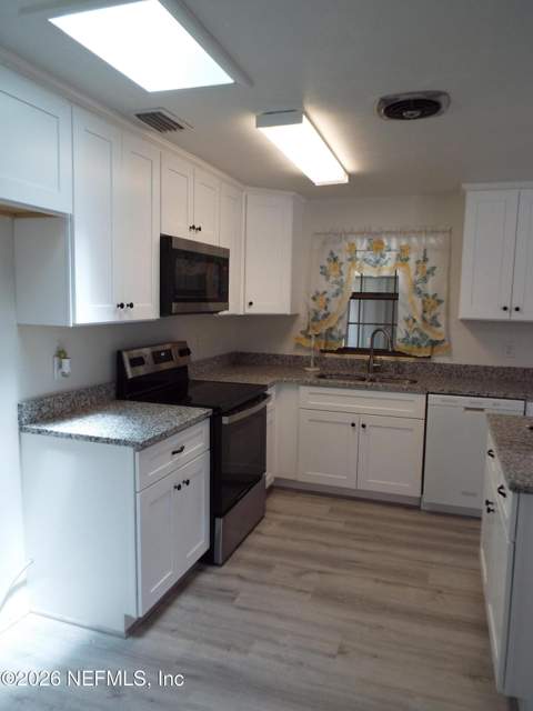 1019 Hillock Drive, Jacksonville FL - photo 12 of 52