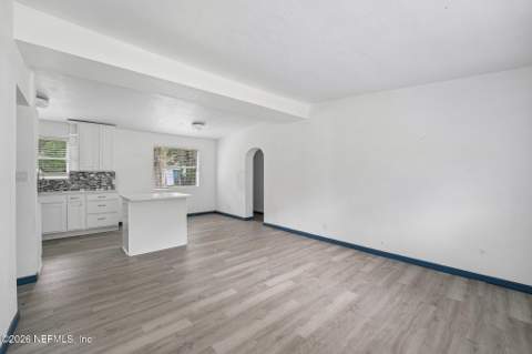 6740 Yvonne Lane, Jacksonville FL - photo 10 of 40