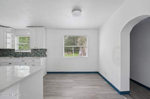 6740 Yvonne Lane, Jacksonville FL - photo 12 of 40