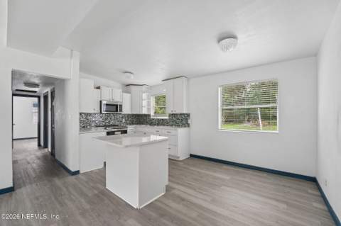 6740 Yvonne Lane, Jacksonville FL - photo 14 of 40