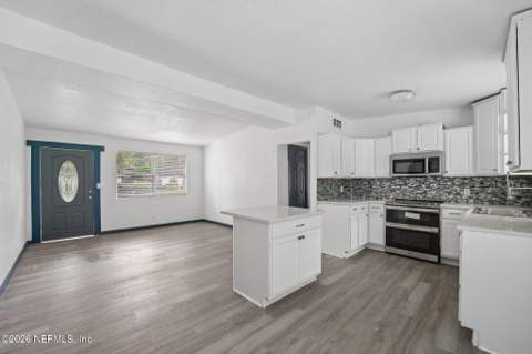 6740 Yvonne Lane, Jacksonville FL - photo 15 of 40