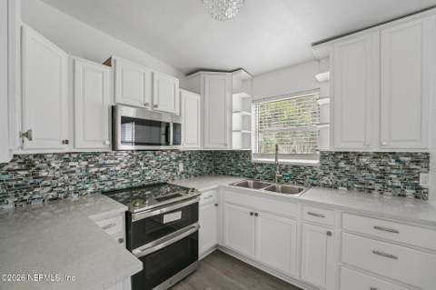 6740 Yvonne Lane, Jacksonville FL - photo 18 of 40