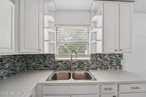 6740 Yvonne Lane, Jacksonville FL - photo 19 of 40