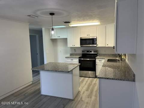 1019 Hillock Drive, Jacksonville FL - photo 13 of 52