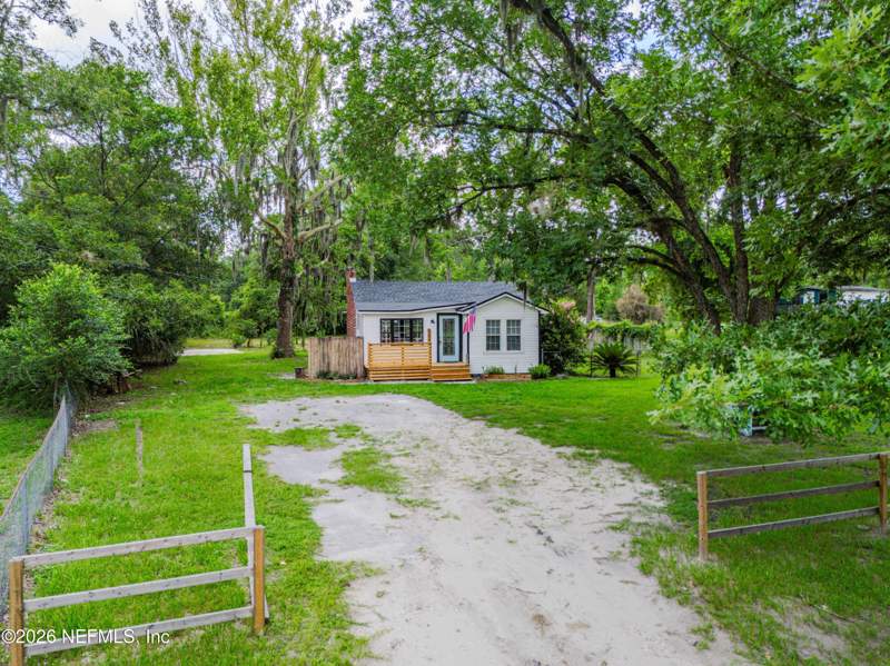4 bedroom Single Family Residence at 5842 Pickettville Road, Section Land, Jacksonville — photo 4