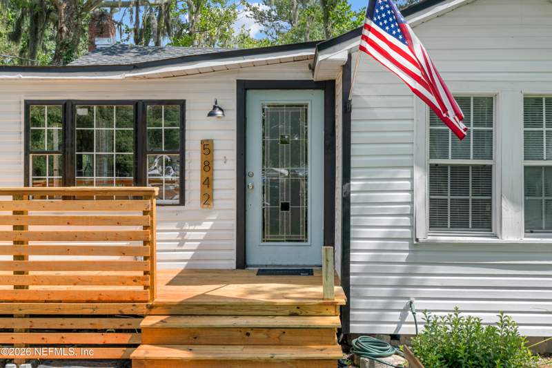 4 bedroom Single Family Residence at 5842 Pickettville Road, Section Land, Jacksonville — photo 3
