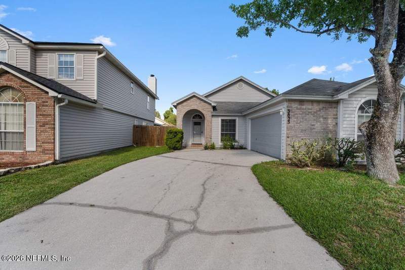 3 bedroom Single Family Residence at 3823 Union Pacific Drive, Fox Chase, Jacksonville — photo 2