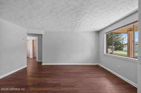 9925 Timberlake Drive, Jacksonville FL - photo 7 of 37