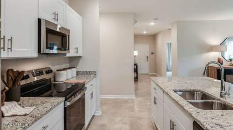 8459 Lilias Circle, Jacksonville FL - photo 8 of 31