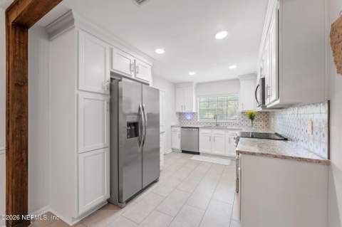 6144 Robbins Circle, Jacksonville FL - photo 8 of 27