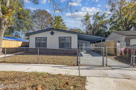 7611 McCowan Drive, Jacksonville FL - photo 6 of 40