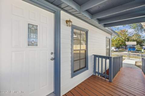 7611 McCowan Drive, Jacksonville FL - photo 7 of 40
