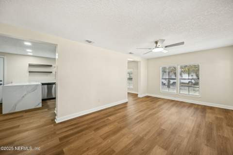 7611 McCowan Drive, Jacksonville FL - photo 11 of 40