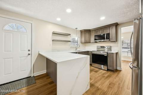 7611 McCowan Drive, Jacksonville FL - photo 16 of 40