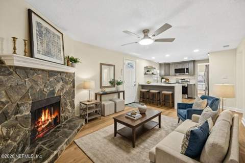 7611 McCowan Drive, Jacksonville FL - photo 19 of 40