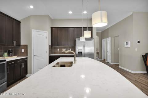 6341 Rolling Tree Street, Jacksonville FL - photo 10 of 40