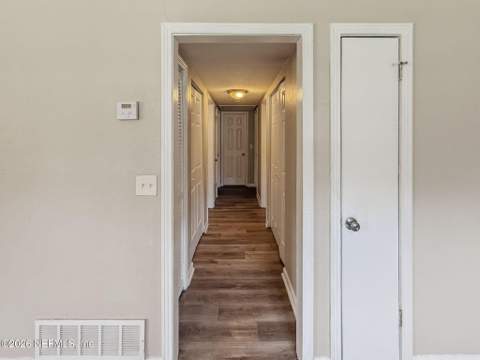 5233 Dallen Lea Drive, Jacksonville FL - photo 12 of 55
