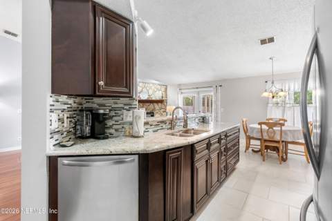 7260 Eagles Perch Drive, Jacksonville FL - photo 9 of 61