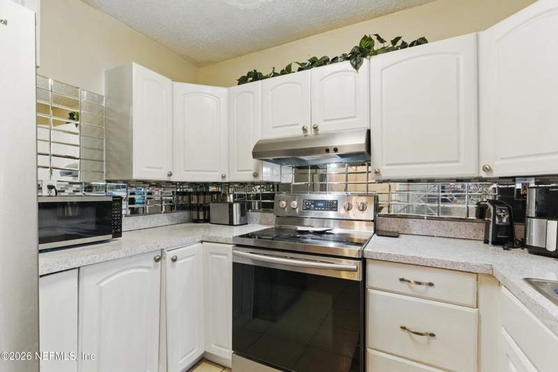 4 bedroom Single Family Residence at 4942 Doncaster Avenue, Sherwood Forest, Jacksonville — photo 5