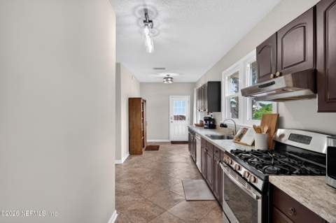310 Bayard Street, Green Cove Springs FL - photo 7 of 40