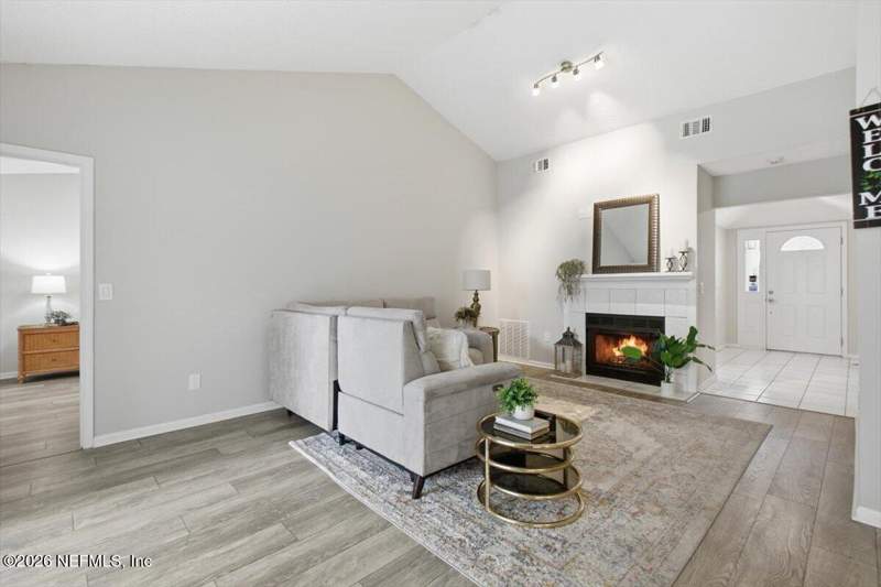 4 bedroom Single Family Residence at 9910 Fawn Brook Drive, Fawn Ridge, Jacksonville — photo 2