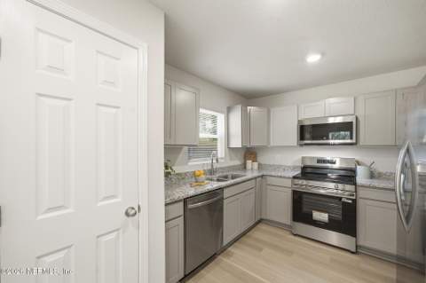 6264 Coolidge Street, Jacksonville FL - photo 9 of 25