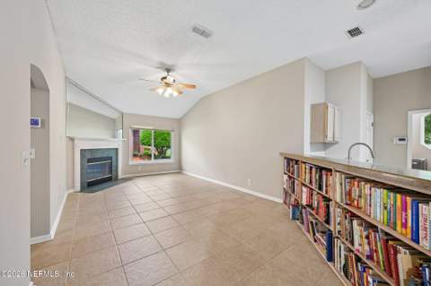 12306 Forest Gate Drive, Jacksonville FL - photo 9 of 40