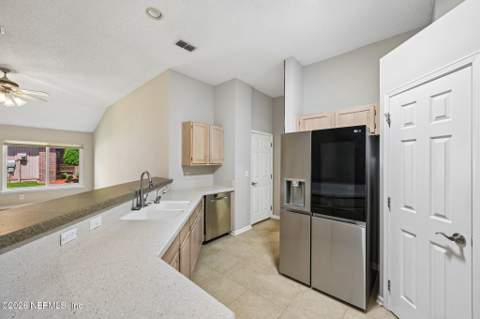 12306 Forest Gate Drive, Jacksonville FL - photo 12 of 40