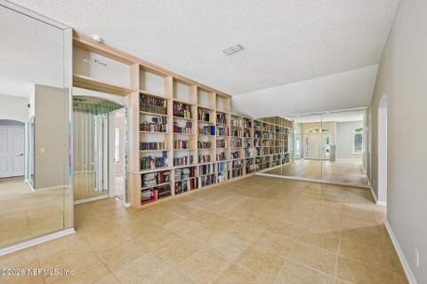12306 Forest Gate Drive, Jacksonville FL - photo 6 of 40