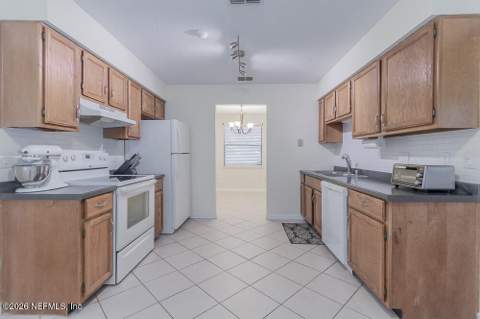 3653 Newcastle Creek Drive, Jacksonville FL - photo 10 of 36