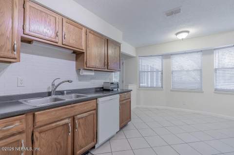 3653 Newcastle Creek Drive, Jacksonville FL - photo 12 of 36