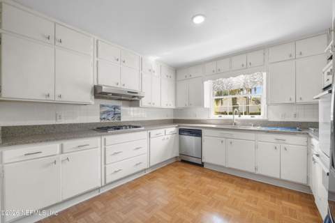 1825 Elizabeth Place, Jacksonville FL - photo 9 of 70