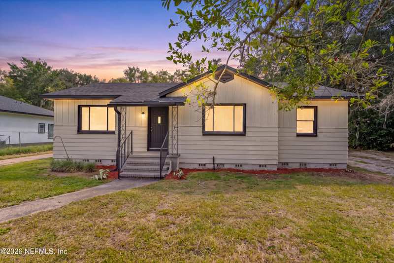 3 bedroom Single Family Residence at 8956 5th Avenue, Rio Vista, Jacksonville — photo 1